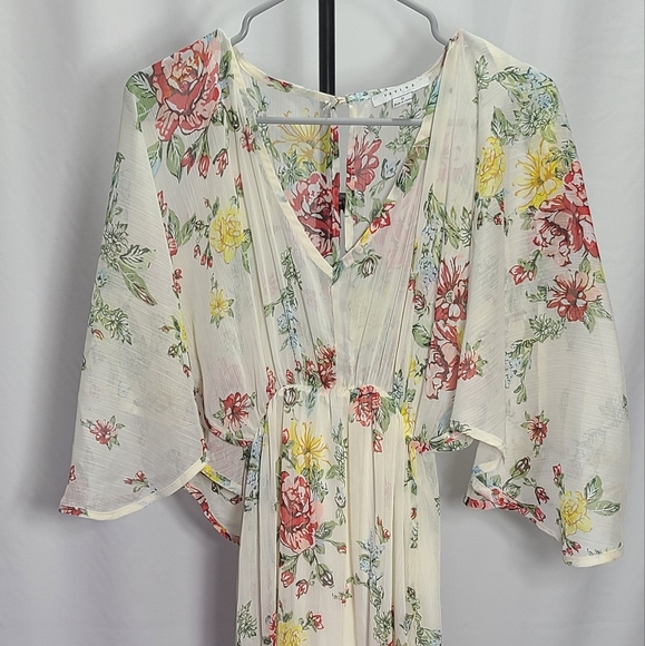 FLORAL CHARM MAXI DRESS - Picture 10 of 11